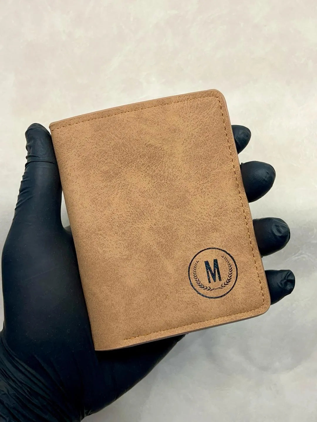 Men’s leather bi fold wallet